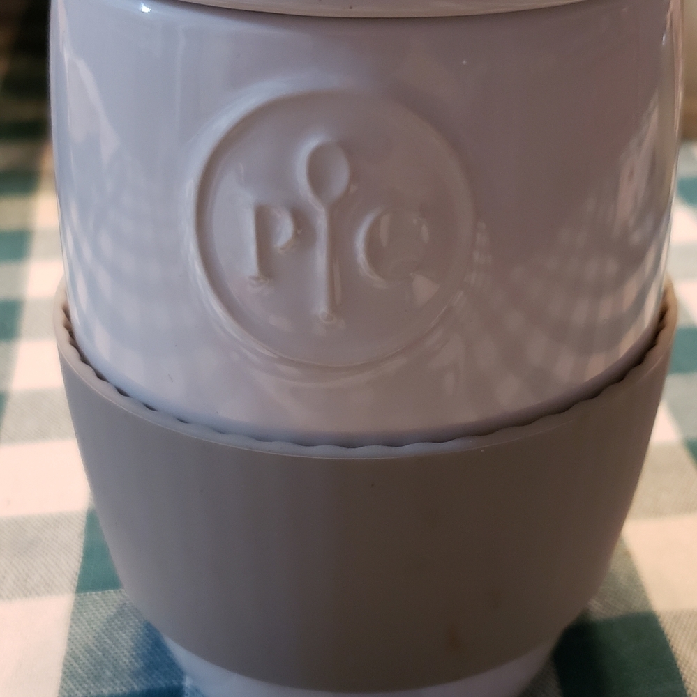 Pampeted chef egg cooker
